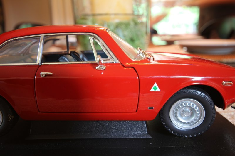 Illustration for article titled 1:18Â Alfa Romeo Sprint GTA Tuesday